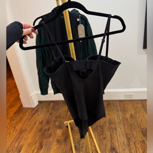 SKIMS Underwire Bodysuit - Picture 3 of 4